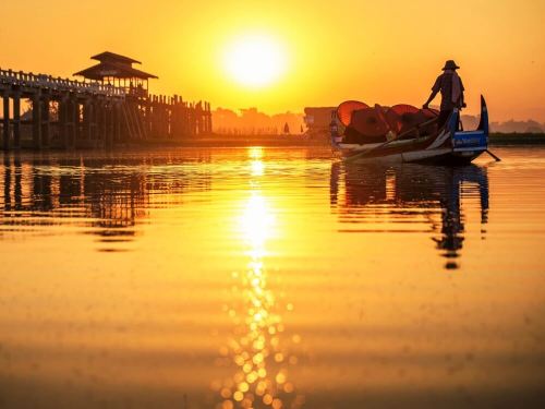 1 HOM XL Myanmar Mandalay Ubein bridge boat trip sunset