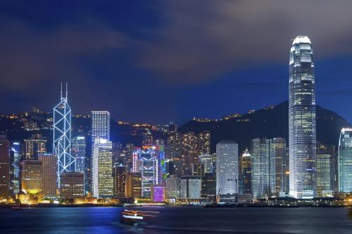 Hong-Kong-bay-at-night